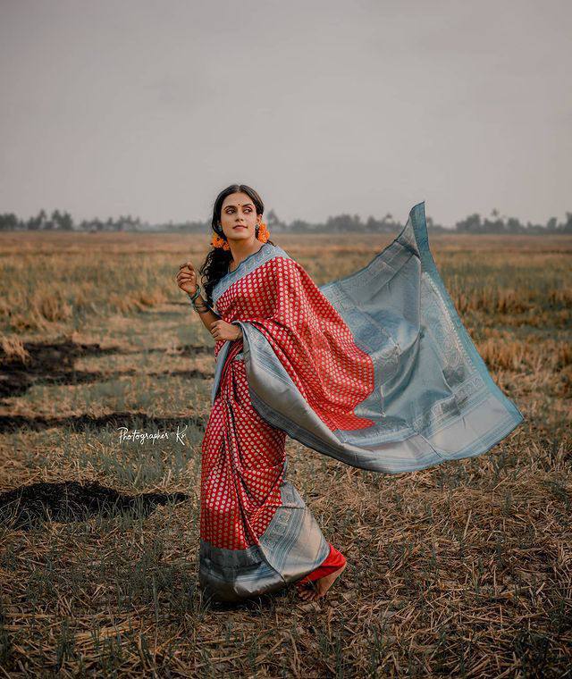 Tomoto Red Banarasi Beautiful Zari Work In Form Of Traditional Motifs Soft Silk Saree