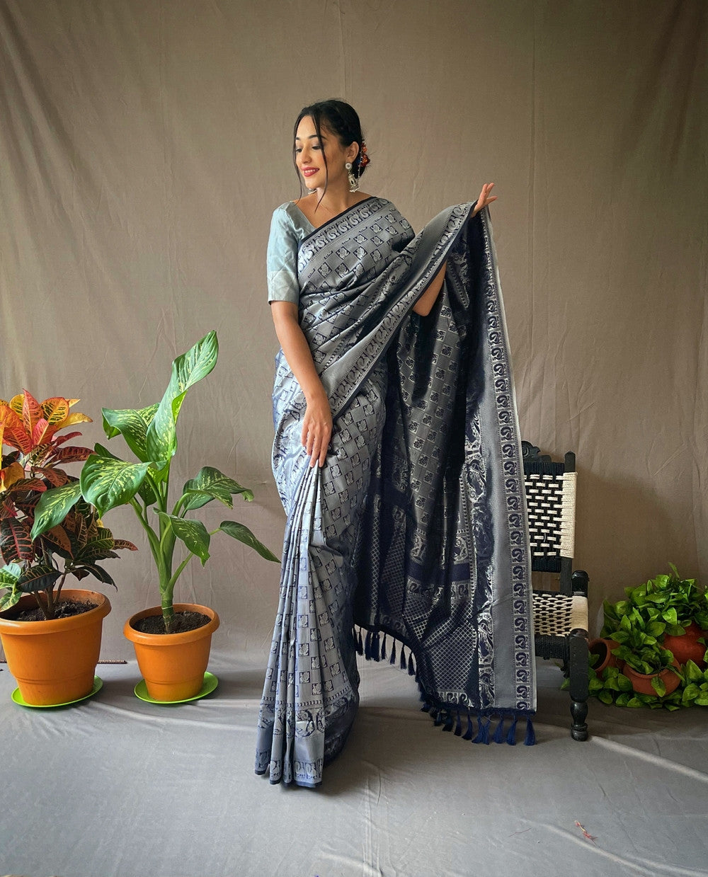 Navy Blue Silver Zari Woven Pure Kanjeevaram Silk Handloom Saree